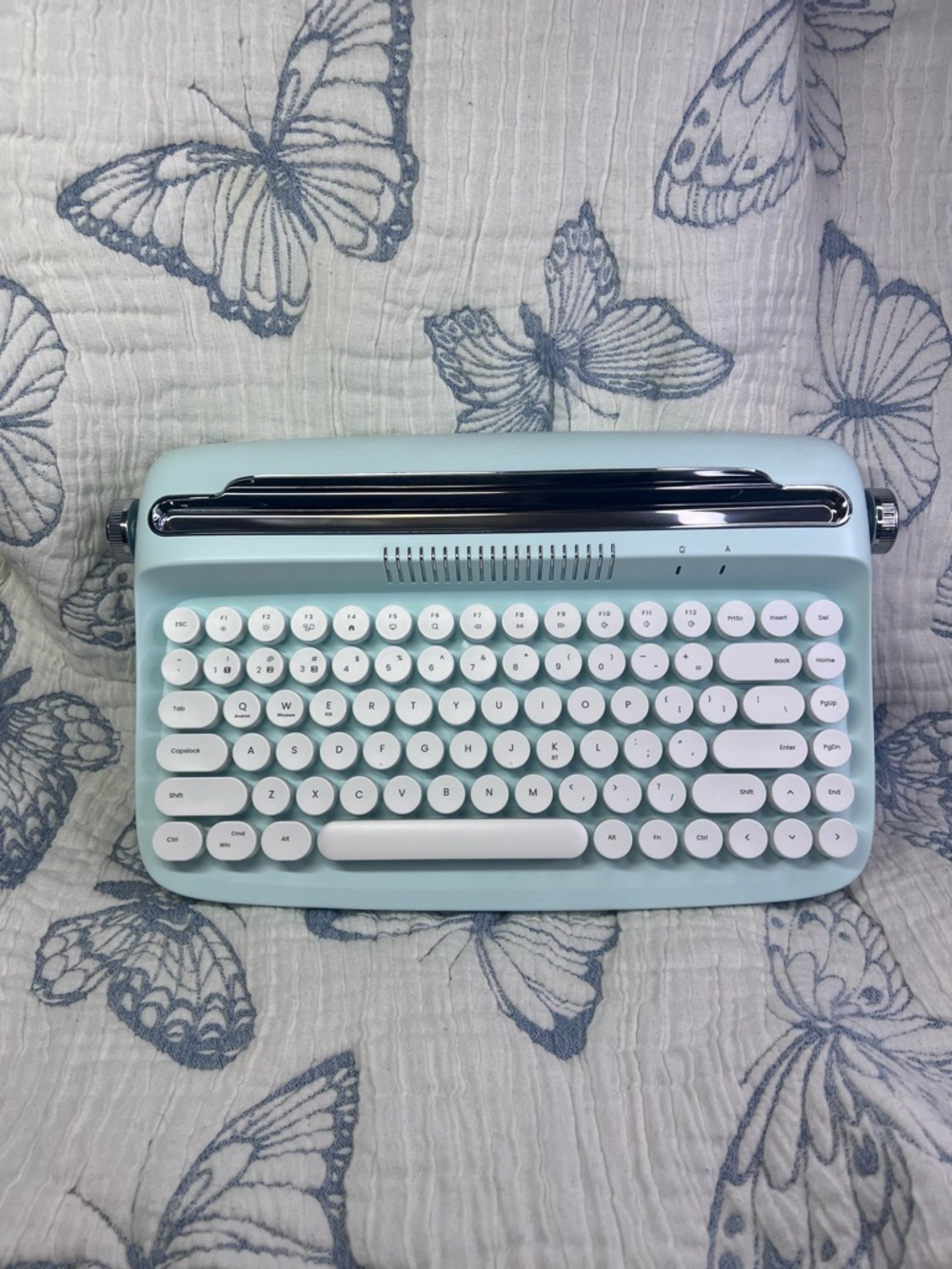 Yunzii Actto B303 Blue Wireless Bluetooth Keyboard With Retro Typewriter